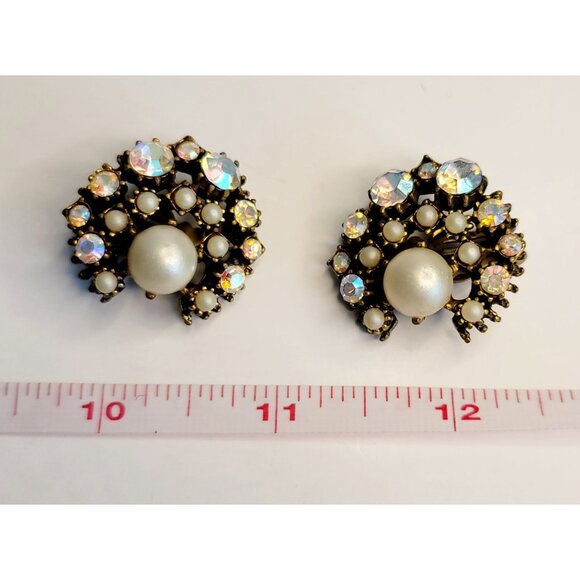 Vintage Clip Earrings Clear Rhinestone and White Faux Pearl Clip Gold Tone PR23 - Picture 3 of 9